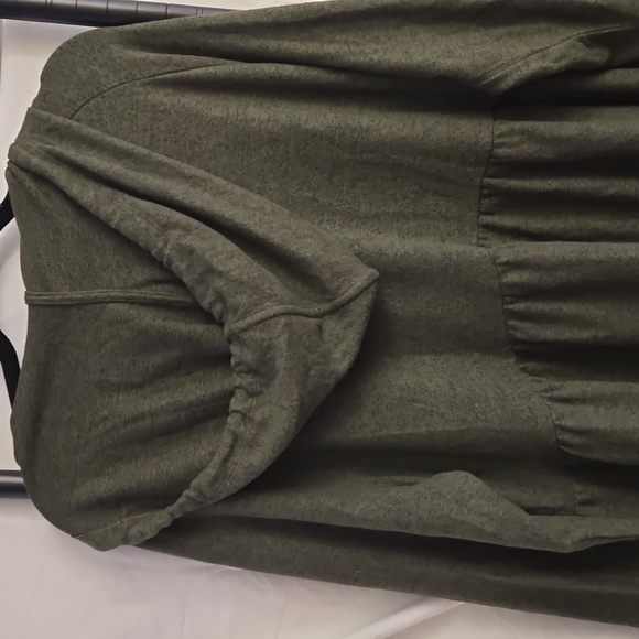 Torrid Olive Green Plush sweater Size 2 EUC - Picture 6 of 6